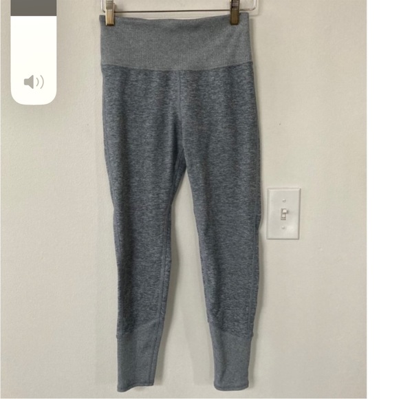 ALO Yoga Alosoft Set Bra and Leggings - Picture 9 of 14